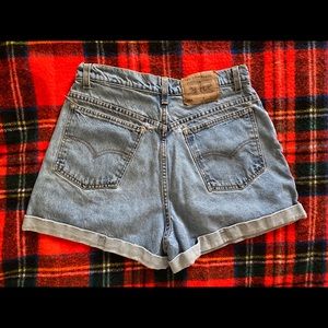 VTG Levi’s 954 broken-in mom-jean denim shorts